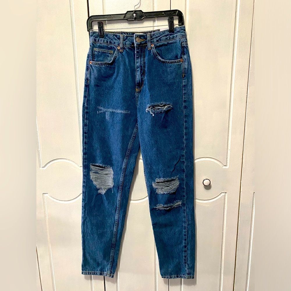 NWT BDG Mom High Waisted Tapered Leg Jeans Medium Wash Distressed Size 27